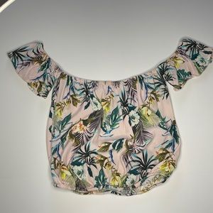 1065- Light pink palm/ leaf print crop top- medium